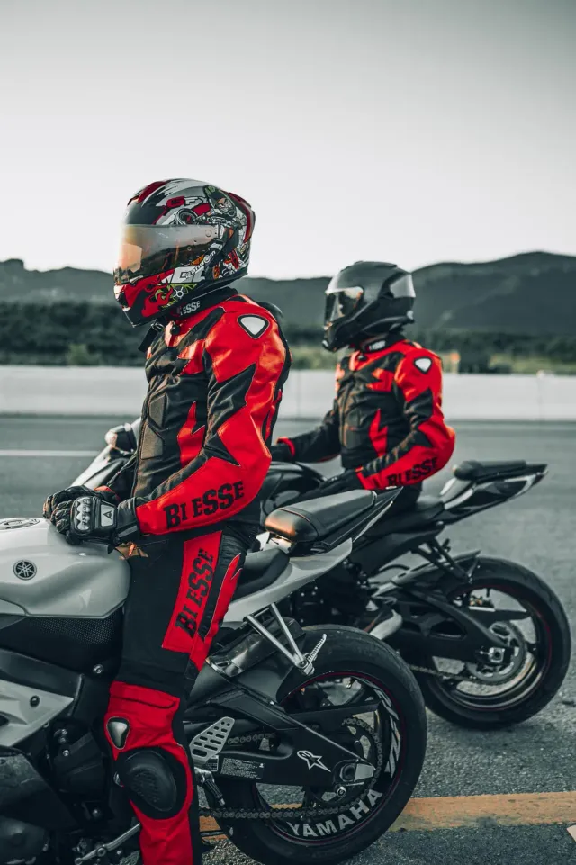 Bi Esse Tuta Moto Pelle 2 Pezzi Divisibile con Titanio