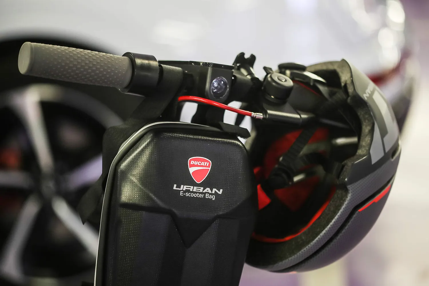 Ducati borsa monopattino waterproof manubrio