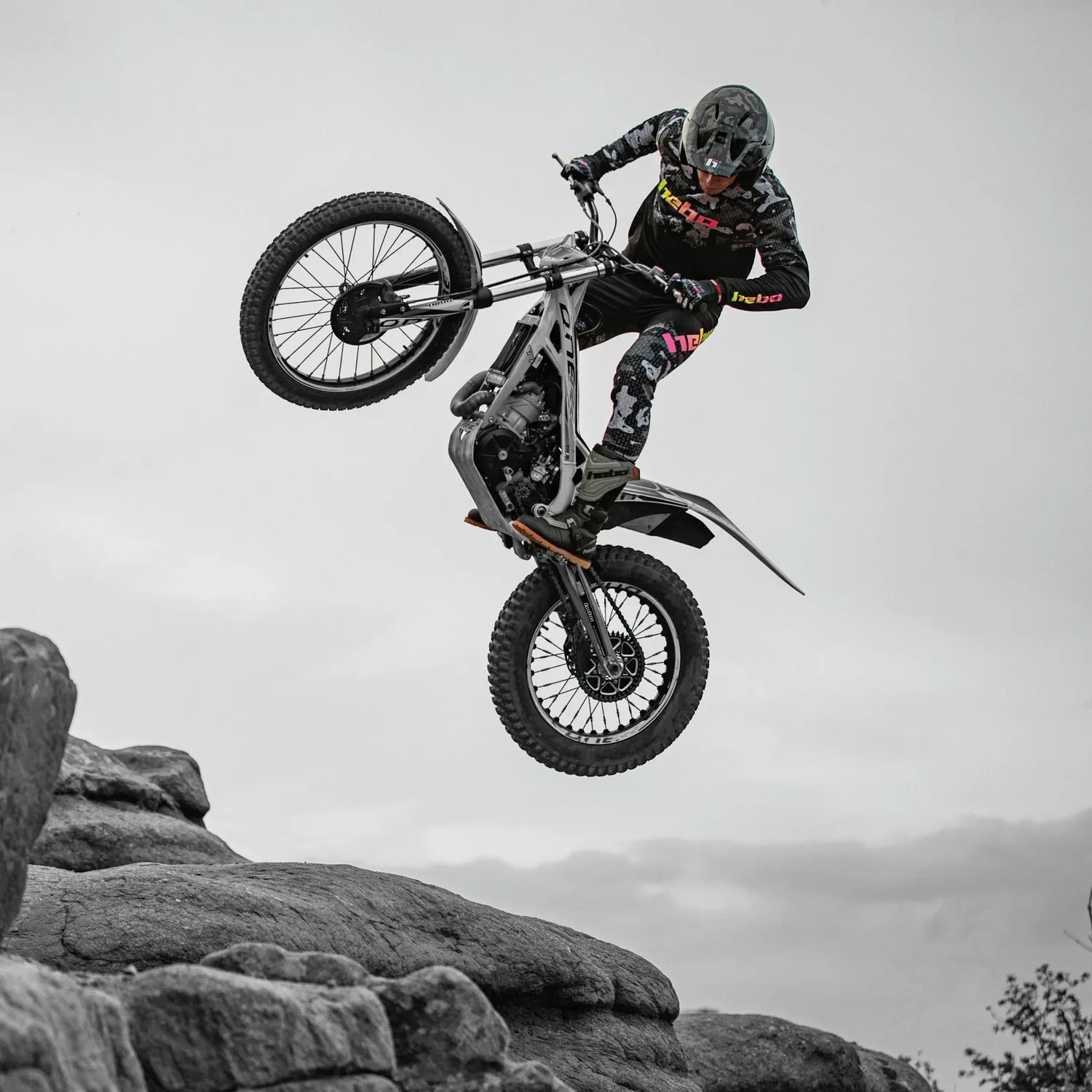 Hebo Pro pantalone trial camo con protezioni