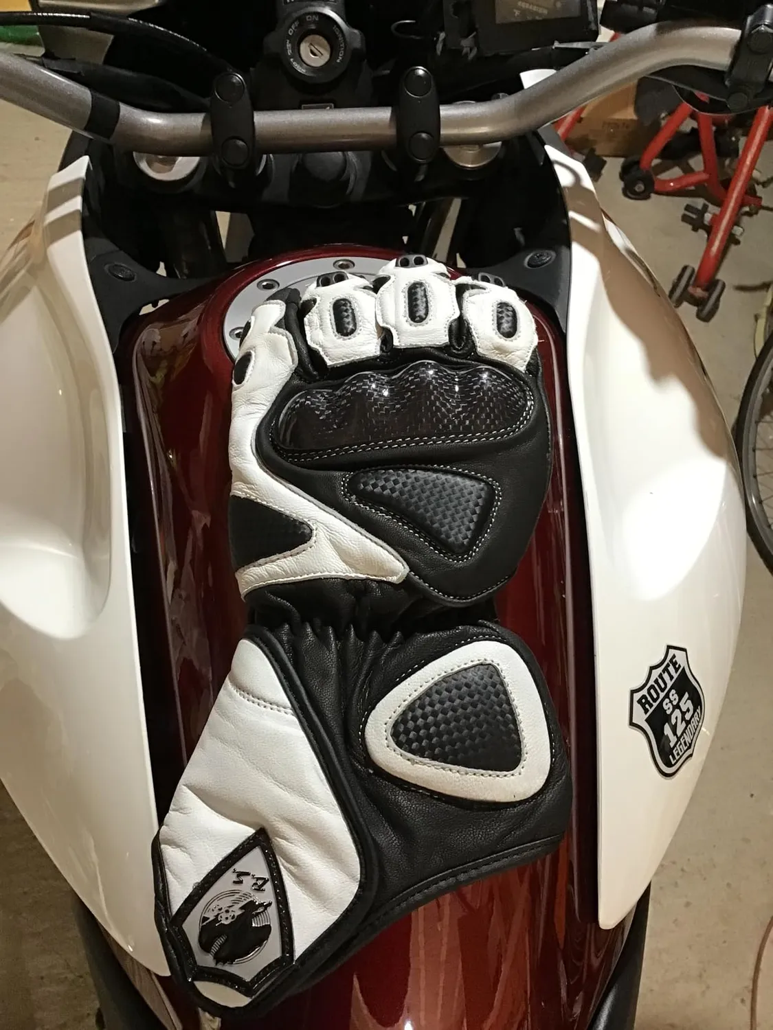 Bi Esse guanti moto pelle racing protezioni rigide
