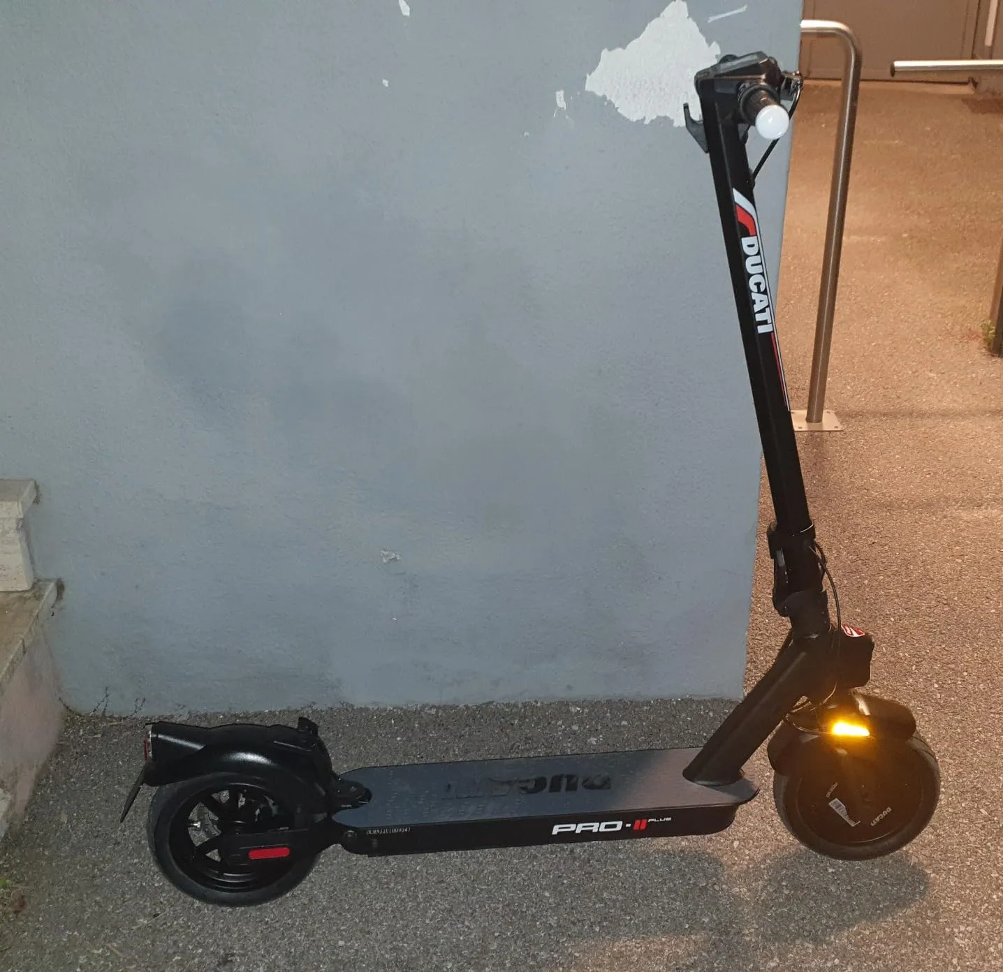 Ducati Pro-II Plus monopattino elettrico 350W ruote 10"