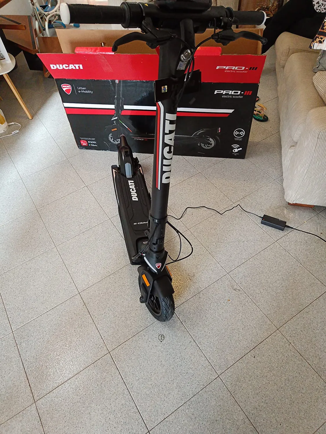Ducati Pro-III monopattino elettrico 350W nero