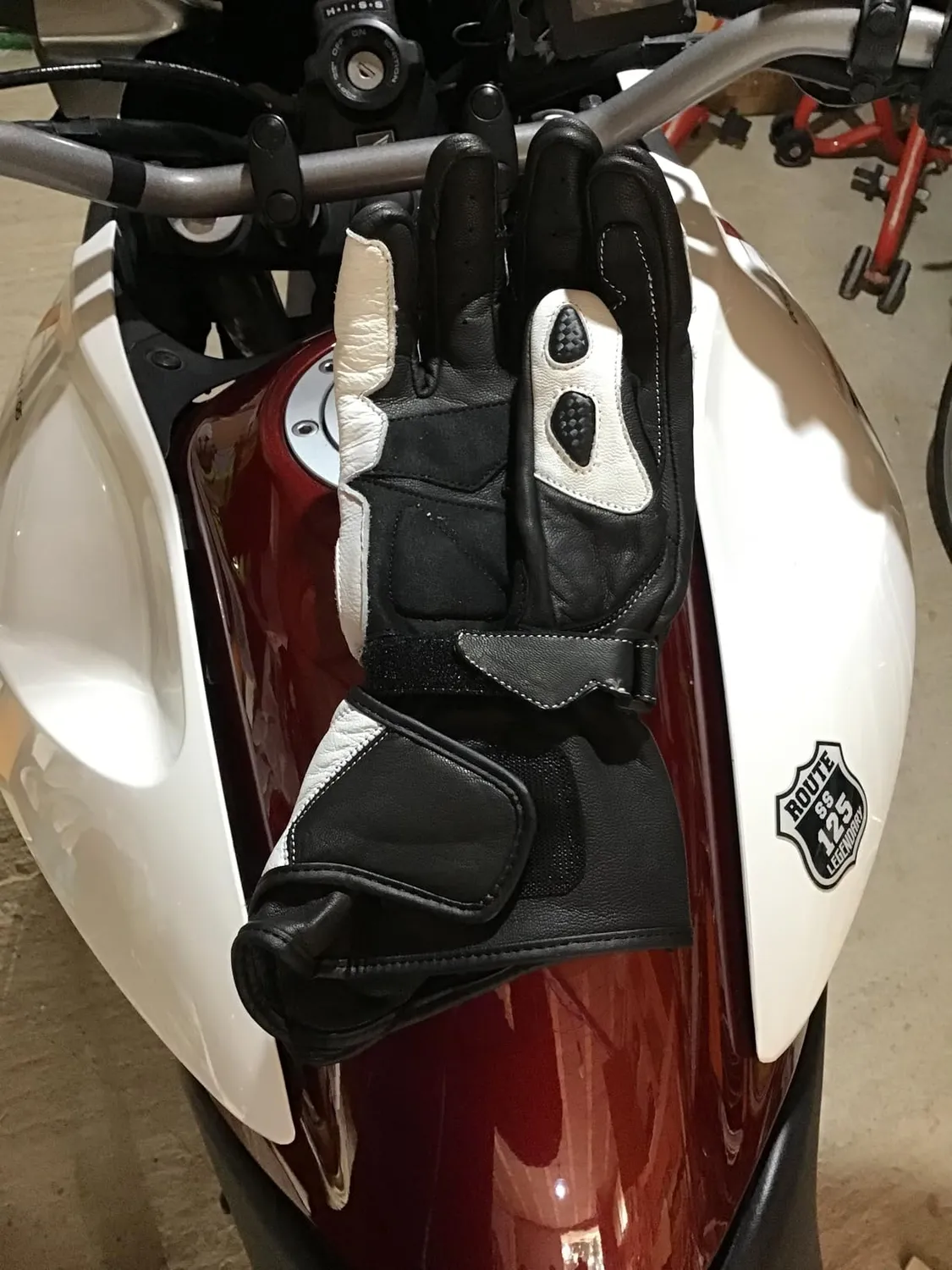 Bi Esse guanti moto pelle racing protezioni rigide