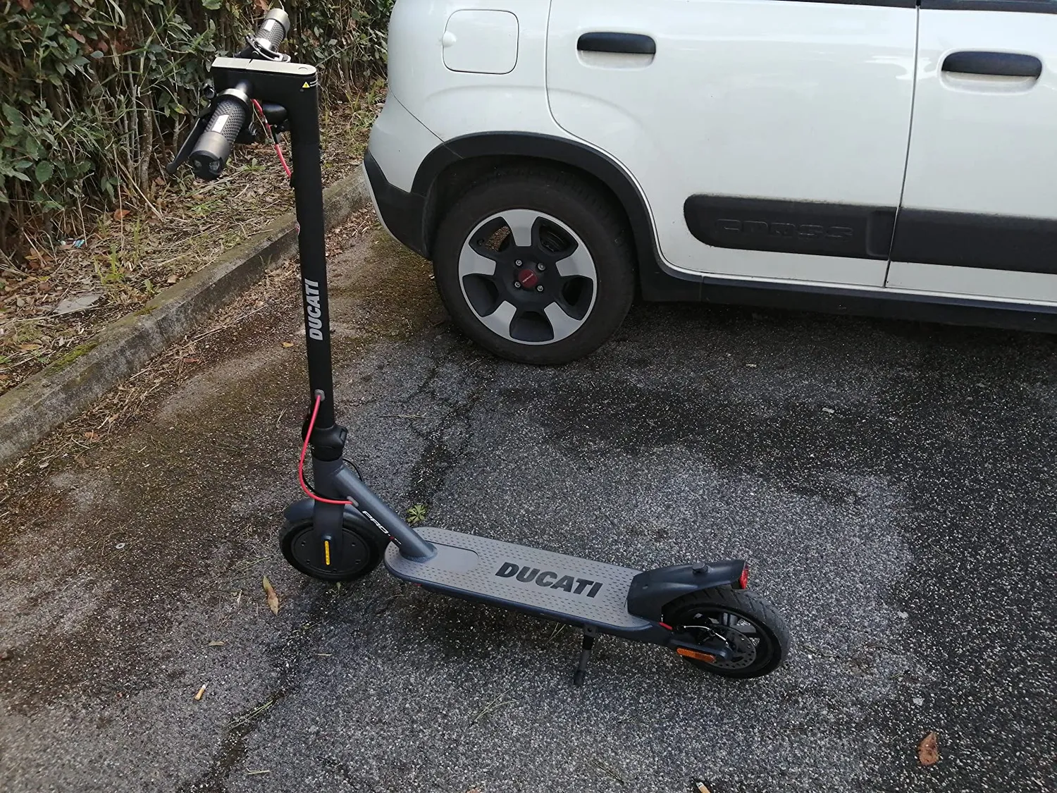 Ducati Pro-I Evo monopattino elettrico 350W nero 12 kg